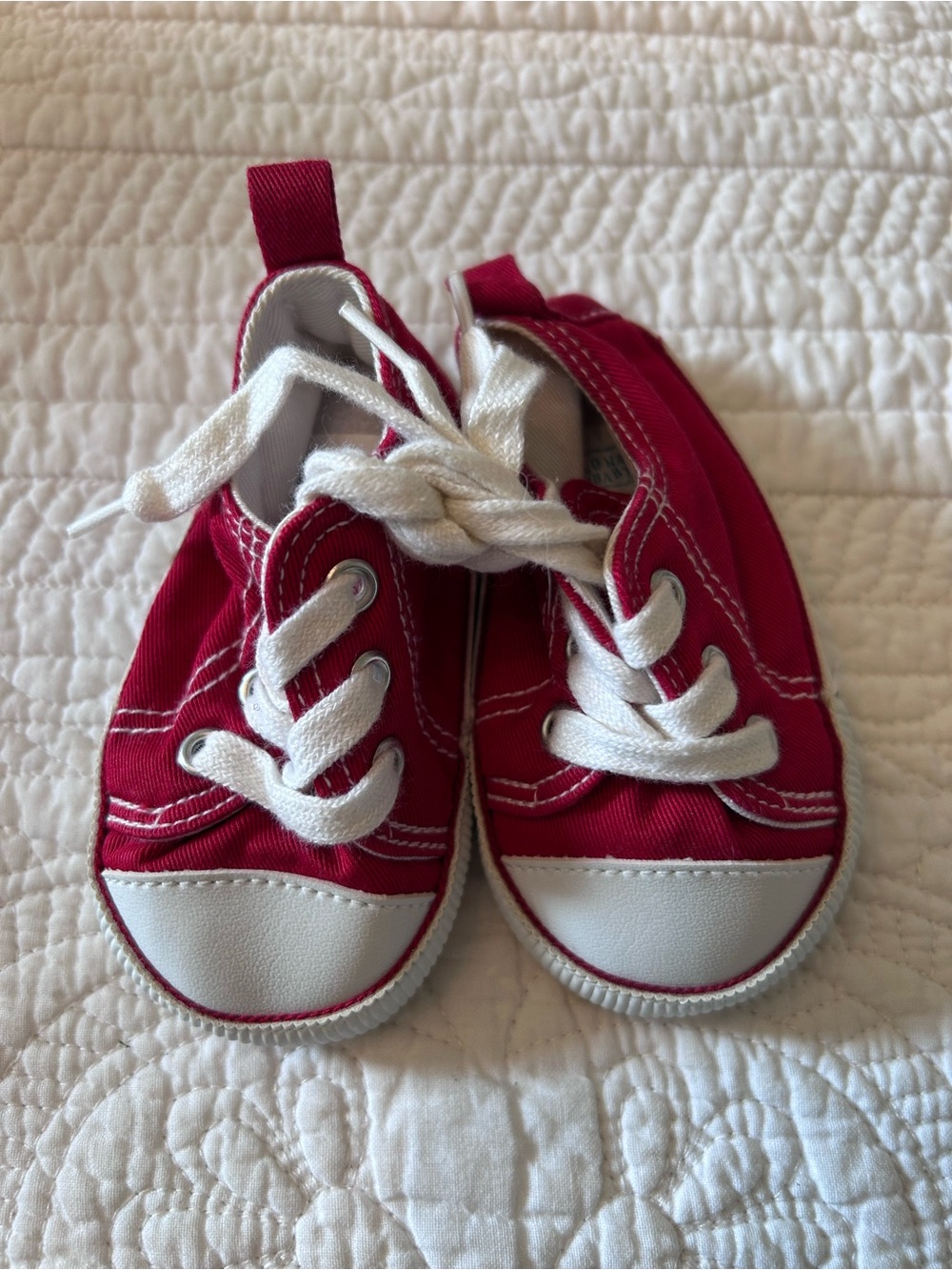Old Navy unisex Canvas lace up sneakers baby size 0-3months NWOT